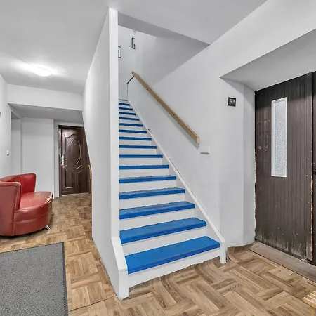 Pod Marianskou Horou Desná